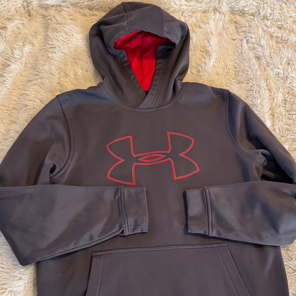 Under Armour Charcoal Hoodie with Crimson Logo Men’s Small, fits Youth XL - Picture 2 of 6